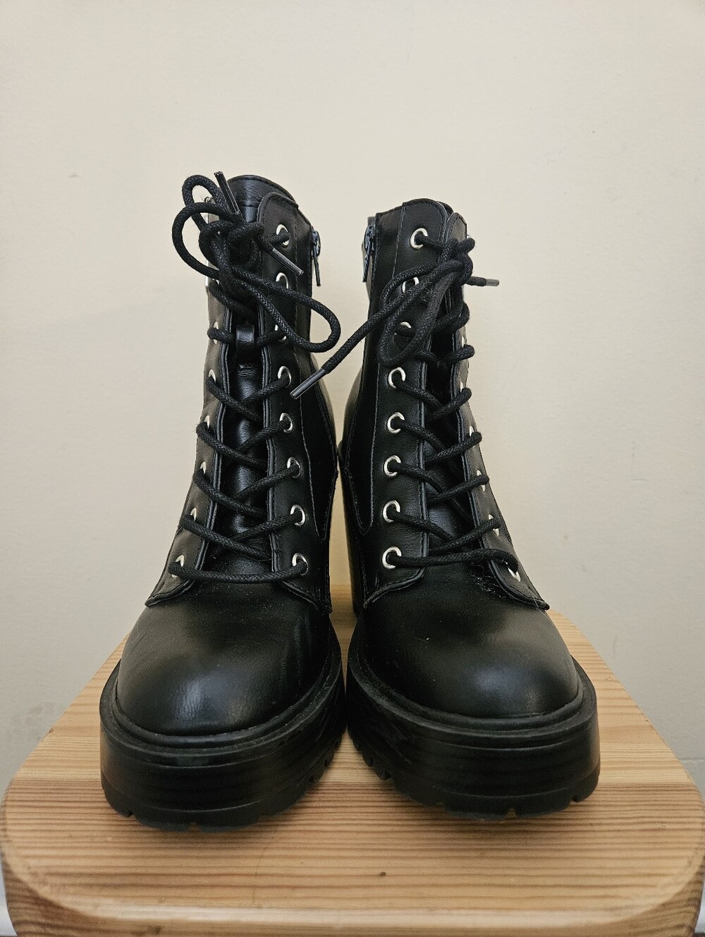GBG Los Angeles Black Lace-Up Platform Combat Boots, Size 6
